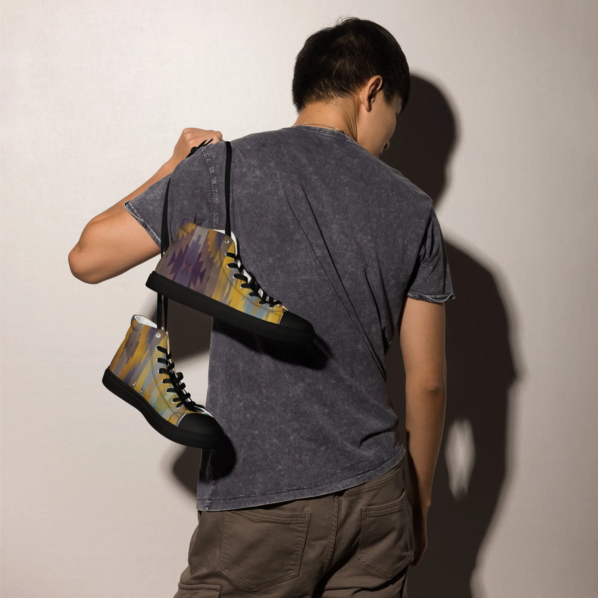 Men’s high top canvas shoes in the colors of nature